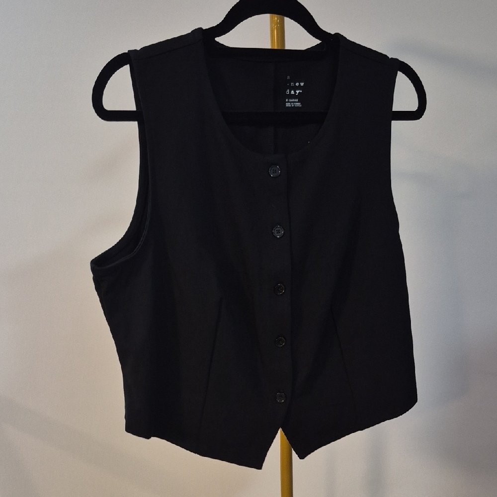 Black Sleeveless Button-Up Top